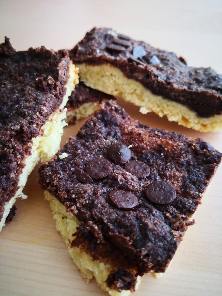 coca dulce de pepitas de chocolate